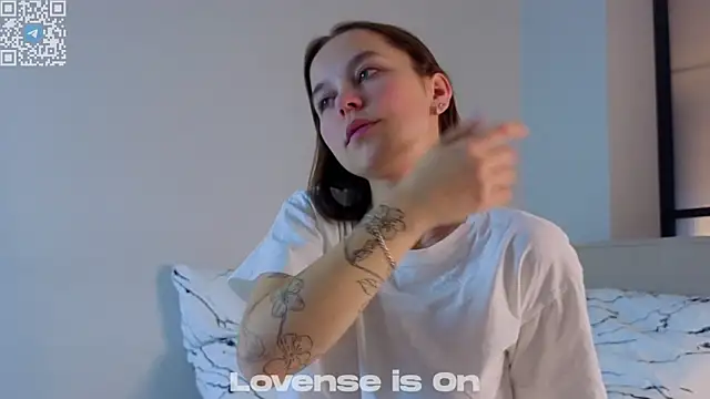 Snapshot of FalineDowlen chatting on 11/14/25, 02:54 FalineDowlen online show from 11/14/25, 02:54