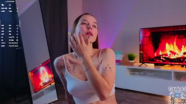 Snapshot of FalineDowlen chatting on 11/26/25, 01:39 FalineDowlen online show from 11/26/25, 01:39