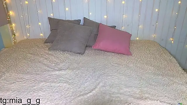 Snapshot of Mia_Mia_M chatting on 09/22/25, 07:21 Mia Mia M online show from 09/22/25, 07:21