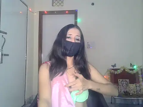 Snapshot of diyayourdil chatting on 10/28/25, 06:39 diyayourdil online show from 10/28/25, 06:39