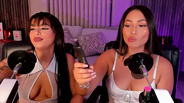 Snapshot of Lillyortiz chatting on 11/26/25, 08:32 Lillyortiz online show from 11/26/25, 08:32