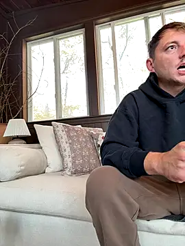 Snapshot of longcurved212121 chatting on 10/19/25, 05:02 longcurved212121 online show from 10/19/25, 05:02