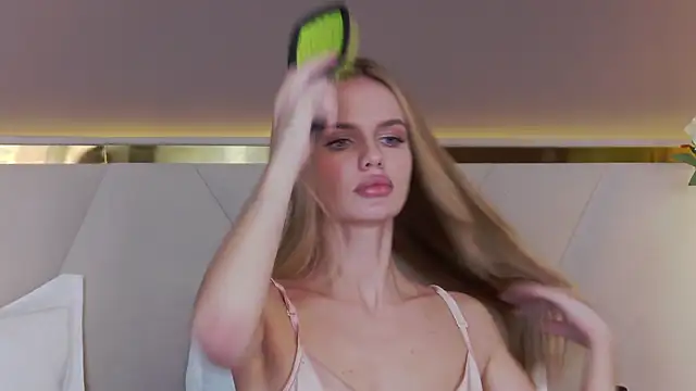 Snapshot of KristinaMaers chatting on 01/22/25, 03:31 KristinaMaers online show from 01/22/25, 03:31