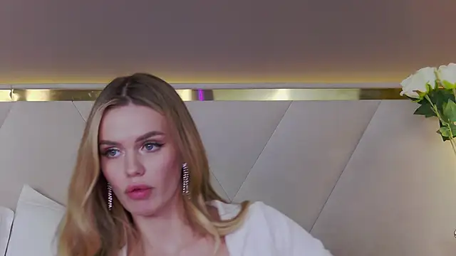 Snapshot of KristinaMaers chatting on 02/08/25, 11:55 KristinaMaers online show from 02/08/25, 11:55