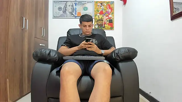 Snapshot of boss_of_cash chatting on 09/15/25, 11:32 boss of cash online show from 09/15/25, 11:32