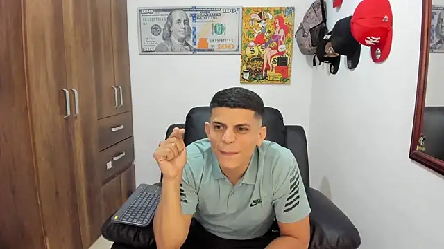 Snapshot of boss_of_cash chatting on 09/27/25, 02:05 boss of cash online show from 09/27/25, 02:05