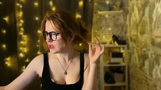 LaurenRossss online show from 12/16/24, 09:41