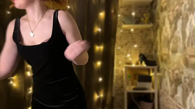 LaurenRossss online show from 12/17/24, 12:45
