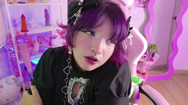 Snapshot of lady_noize chatting on 06/14/26, 02:24 lady noize online show from 06/14/26, 02:24