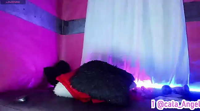 Snapshot of Cata-angel chatting on 01/12/25, 02:03 Cata-angel online show from 01/12/25, 02:03