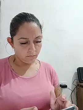 baixinhaloira online show from 06/17/26, 07:48