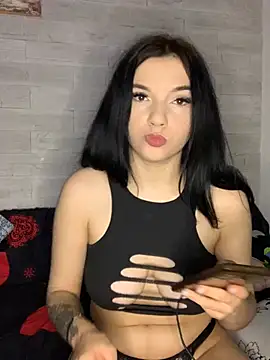 Snapshot of CassieGlow chatting on 12/17/24, 07:15 CassieGlow online show from 12/17/24, 07:15