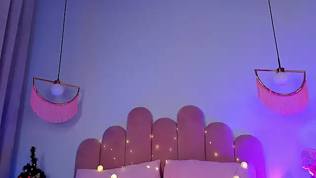 ElsaYoung online show from 12/18/24, 11:30