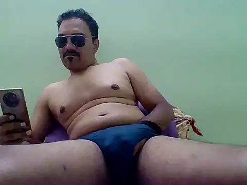 Snapshot of farhaanmacho chatting on 11/10/25, 04:17 farhaanmacho online show from 11/10/25, 04:17