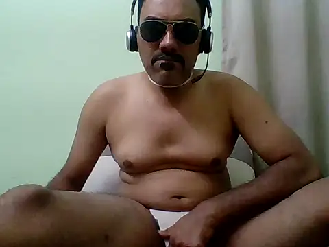 Snapshot of farhaanmacho chatting on 12/05/25, 03:41 farhaanmacho online show from 12/05/25, 03:41