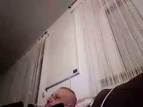 Snapshot of Husoban chatting on 11/16/25, 04:34 Husoban online show from 11/16/25, 04:34