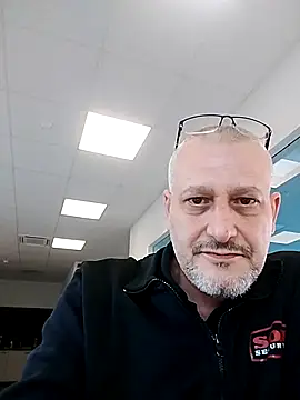 Snapshot of Husoban chatting on 12/05/25, 03:20 Husoban online show from 12/05/25, 03:20