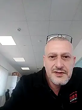 Snapshot of Husoban chatting on 12/18/25, 03:18 Husoban online show from 12/18/25, 03:18