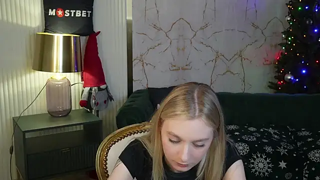 Snapshot of Ewa_Pearl chatting on 01/08/25, 11:43 Ewa Pearl online show from 01/08/25, 11:43