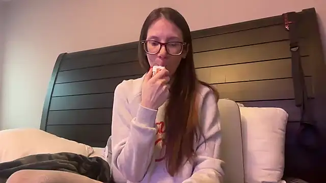 yourstrulylivy69 online show from 02/18/25, 01:44