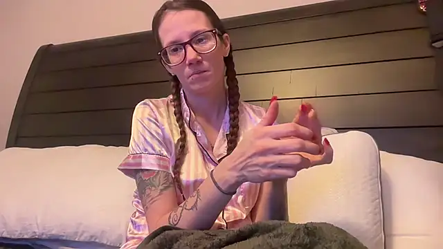 yourstrulylivy69 online show from 02/20/25, 03:56