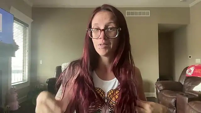 yourstrulylivy69 online show from 09/16/25, 04:52