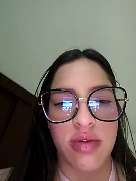 Snapshot of maria_mendez_ chatting on 03/07/26, 10:18 maria mendez online show from 03/07/26, 10:18