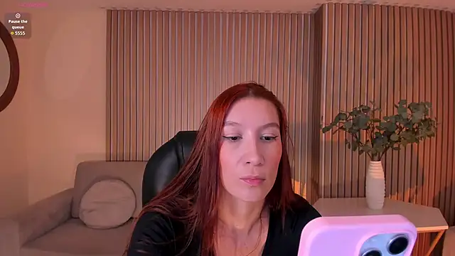 Snapshot of MiaFarrell_ chatting on 06/08/26, 04:18 MiaFarrell online show from 06/08/26, 04:18
