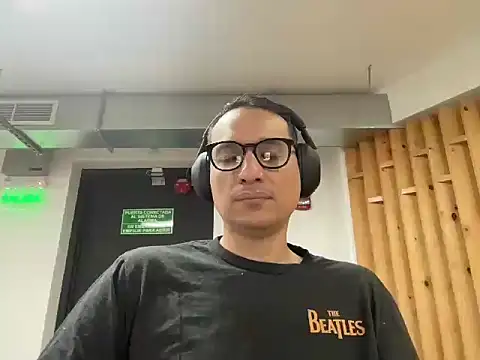 Snapshot of alex_ruiz85 chatting on 12/16/25, 04:23 alex ruiz85 online show from 12/16/25, 04:23