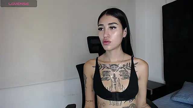 Cassie howard  online show from 12/24/24, 05:16