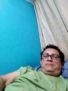 Snapshot of Bombi22 chatting on 01/14/25, 04:57 Bombi22 online show from 01/14/25, 04:57