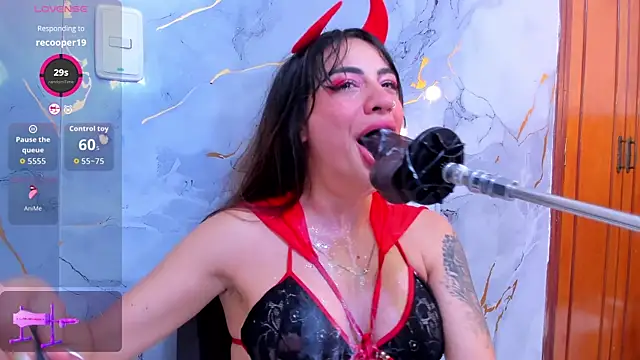 Snapshot of violett_collins_ chatting on 10/05/25, 01:48 violett collins online show from 10/05/25, 01:48