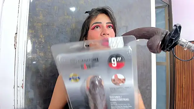 Snapshot of violett_collins_ chatting on 10/28/25, 10:34 violett collins online show from 10/28/25, 10:34