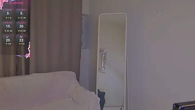 Snapshot of Lana__Cute_ chatting on 03/17/25, 06:00 Lana Cute online show from 03/17/25, 06:00