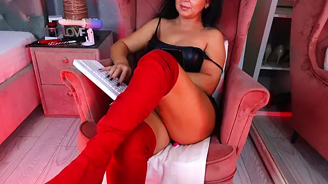AQueenMonica online show from 11/24/25, 01:55