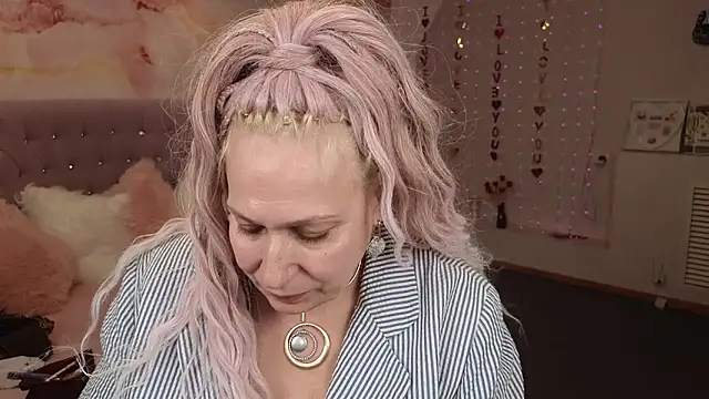 Penelope Pinky online show from 03/03/25, 08:32