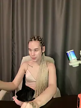 Snapshot of Cassie_Bae chatting on 12/22/24, 02:27 Cassie Bae online show from 12/22/24, 02:27