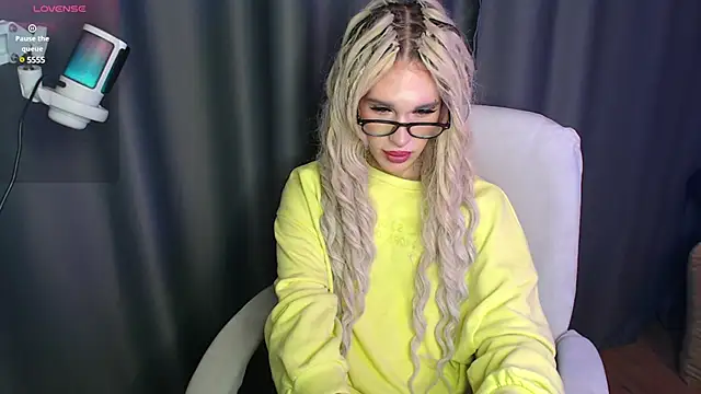 Snapshot of Cassie_Bae chatting on 01/14/25, 07:53 Cassie Bae online show from 01/14/25, 07:53