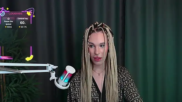 Snapshot of Cassie_Bae chatting on 12/16/25, 04:17 Cassie Bae online show from 12/16/25, 04:17