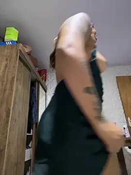 Snapshot of Nicollygriu chatting on 11/06/25, 02:45 Nicollygriu online show from 11/06/25, 02:45