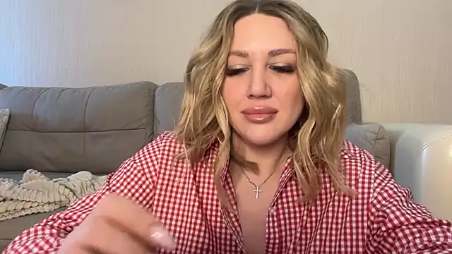 Snapshot of VickyLove047 chatting on 10/03/25, 08:33 VickyLove047 online show from 10/03/25, 08:33