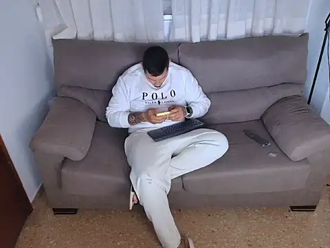 Snapshot of Geishastudios chatting on 10/27/25, 09:19 Geishastudios online show from 10/27/25, 09:19