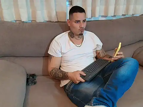 Snapshot of Geishastudios chatting on 11/21/25, 01:43 Geishastudios online show from 11/21/25, 01:43