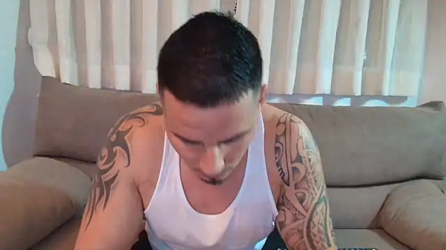 Snapshot of Geishastudios chatting on 12/14/25, 04:01 Geishastudios online show from 12/14/25, 04:01