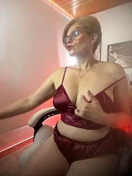 Snapshot of Adeellee_ chatting on 10/20/25, 02:06 Adeellee online show from 10/20/25, 02:06