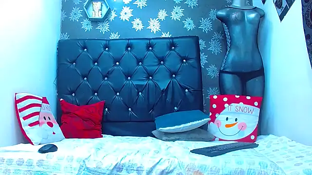 Snapshot of exotic_hot_couple chatting on 12/28/24, 02:54 exotic hot couple online show from 12/28/24, 02:54