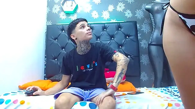 Snapshot of exotic_hot_couple chatting on 01/13/25, 04:07 exotic hot couple online show from 01/13/25, 04:07