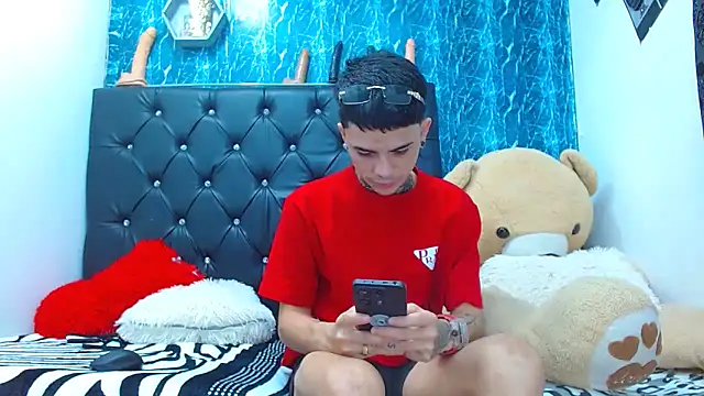 Snapshot of exotic_hot_couple chatting on 03/07/25, 06:35 exotic hot couple online show from 03/07/25, 06:35