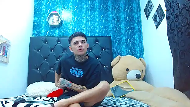 Snapshot of exotic_hot_couple chatting on 03/09/25, 07:26 exotic hot couple online show from 03/09/25, 07:26