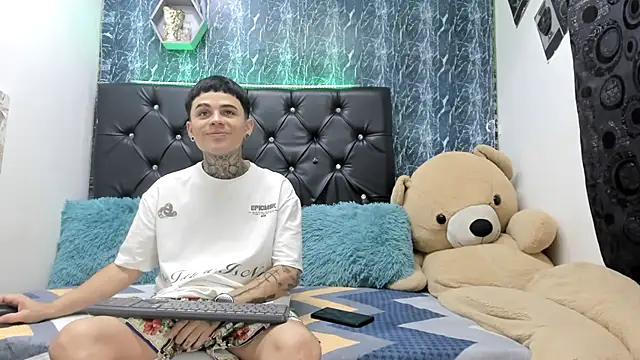 Snapshot of exotic_hot_couple chatting on 12/03/25, 09:57 exotic hot couple online show from 12/03/25, 09:57